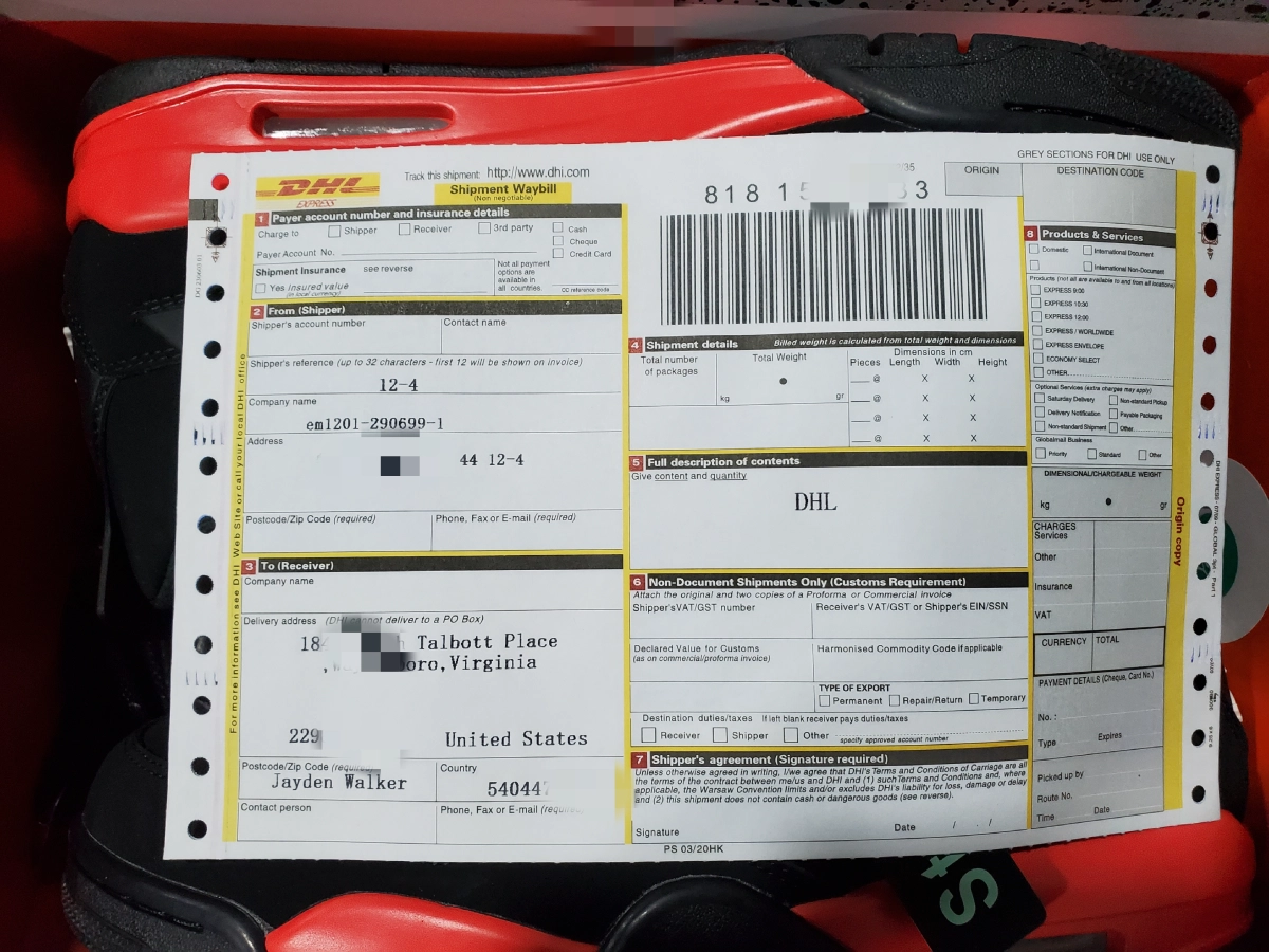 EM Sneakers provides 1:1 reps sneakers. There are reps sneakers shipping documents.