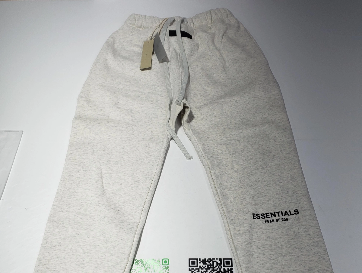 EM Sneakers QC | Fear of God Essentials Sweatpants Oatmeal