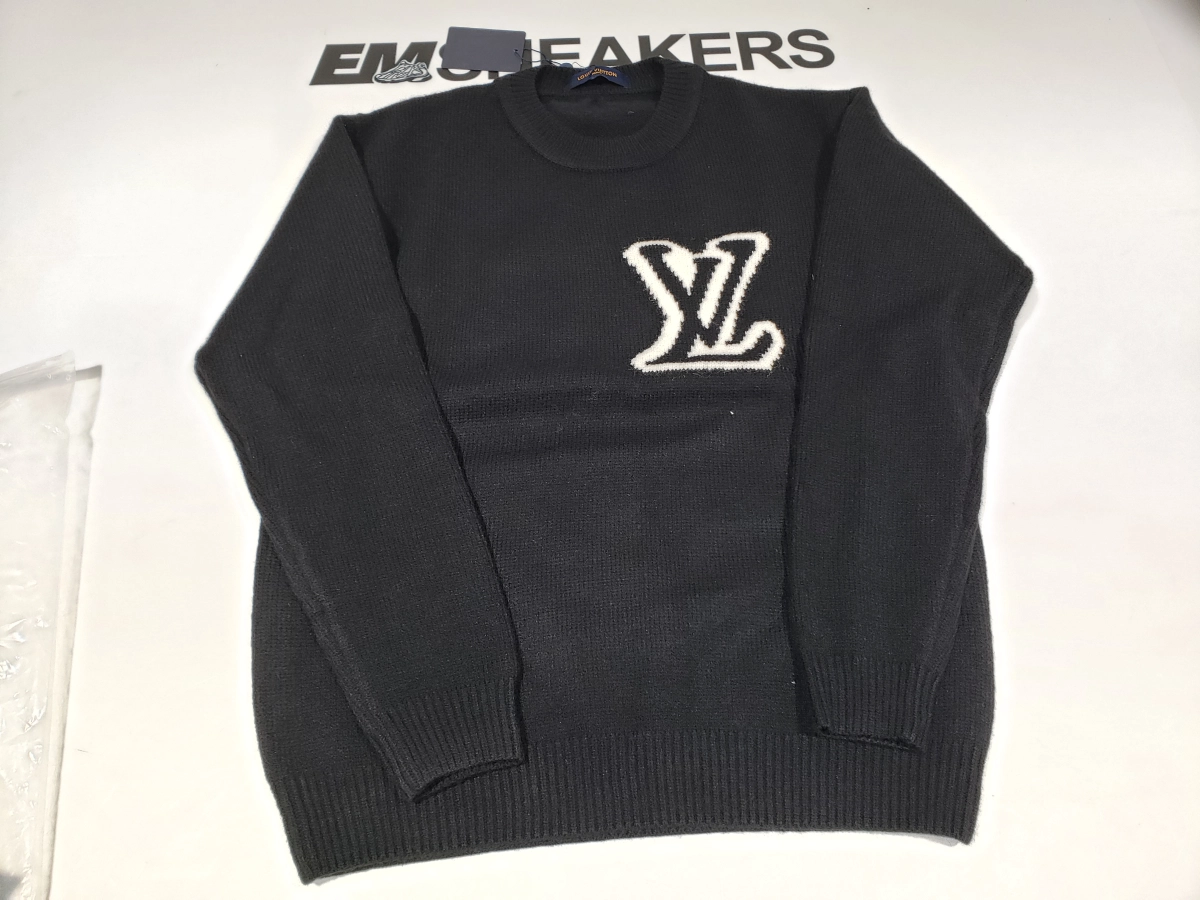 EM Sneakers QC | Louis Vuitton Classic LOGO Sweater Black