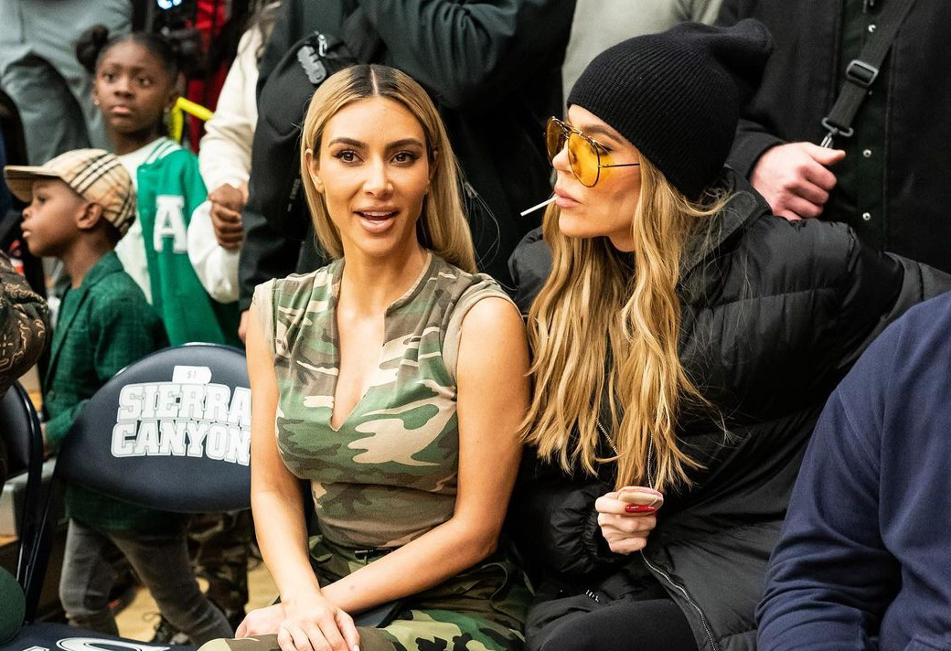 Kim Kardashian wore a pair of fake Air Jordan 1 x Traivs Scott barbs and appeared on the court to watch a high school basketball game with Kohler Kardashian.