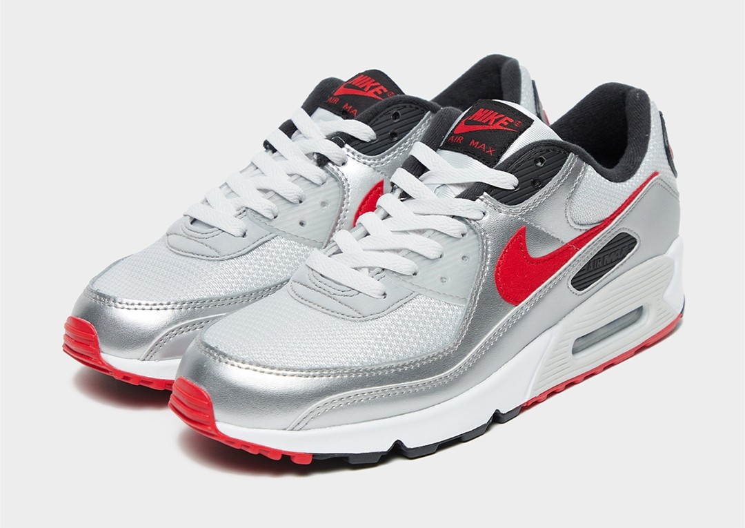 Recently, a pair of new color matching fake Air Max 90 physical pictures were exposed, attracting countless fans.