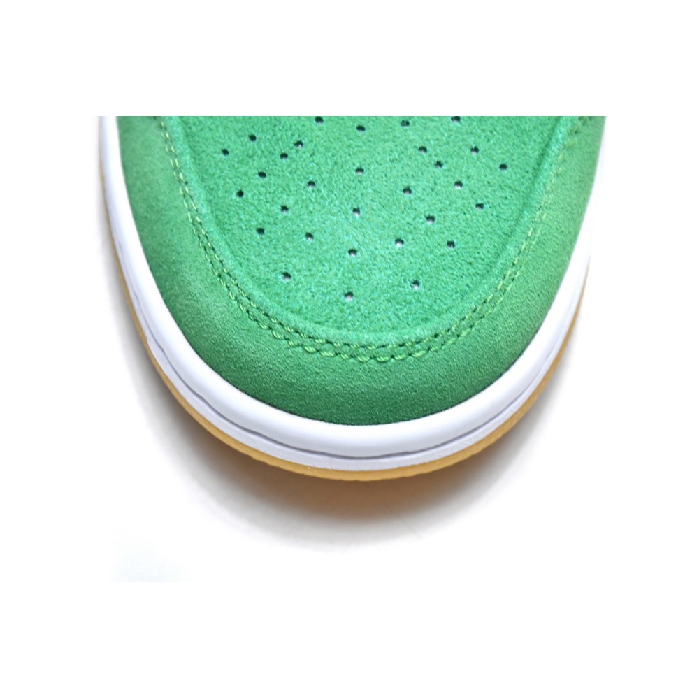 Nike SB Dunk Low St. Patrick’s Day BQ6817-303