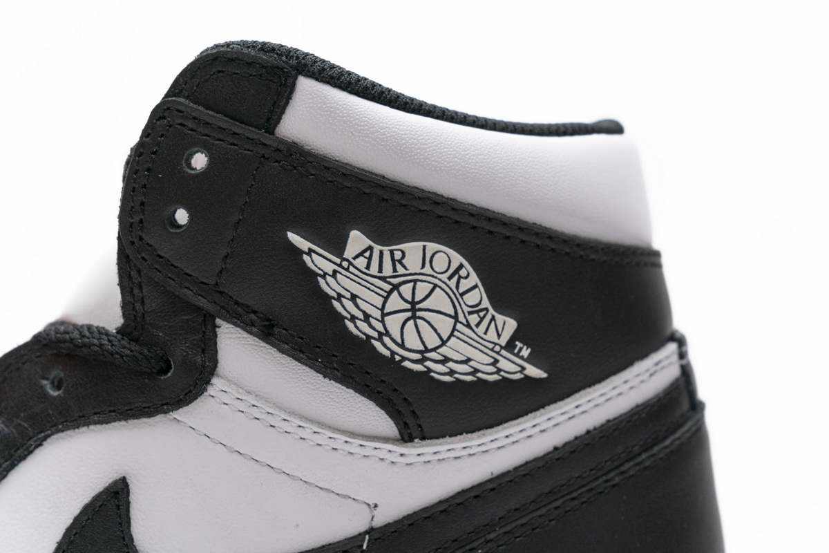 Air Jordan 1 Retro High Black White (2014) 555088-010