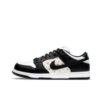 Supreme x Nike SB Dunk Low Black Stars DH3228-102 