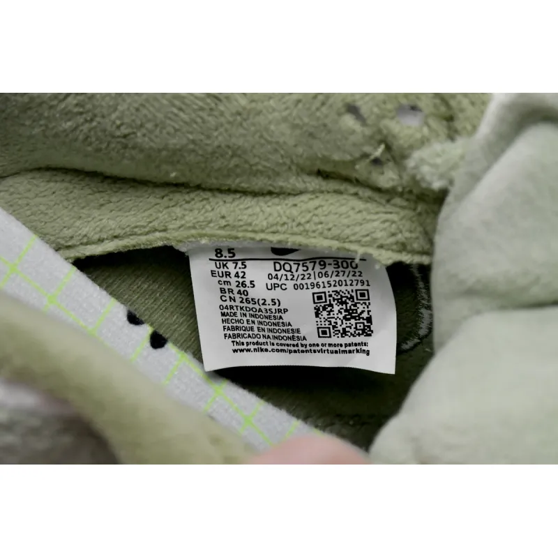 Dunk Low SE "Honeydew" DQ7579-300