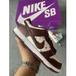 Supreme x Nike SB Dunk Low "Brown Stars” DH3228-103