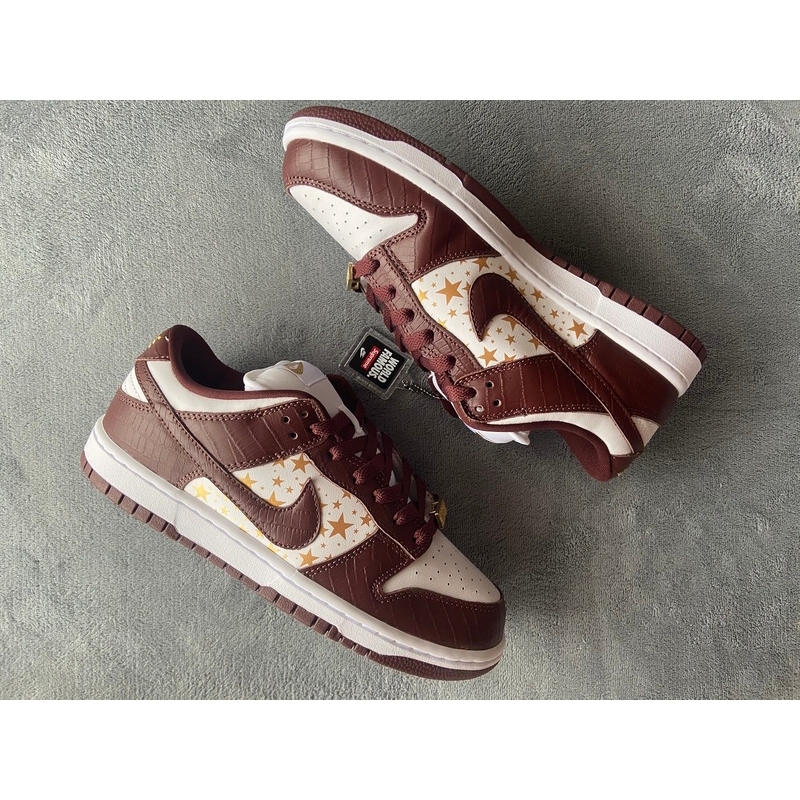 Supreme x Nike SB Dunk Low "Brown Stars” DH3228-103