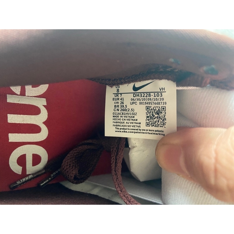 Supreme x Nike SB Dunk Low "Brown Stars” DH3228-103