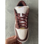 Supreme x Nike SB Dunk Low "Brown Stars” DH3228-103