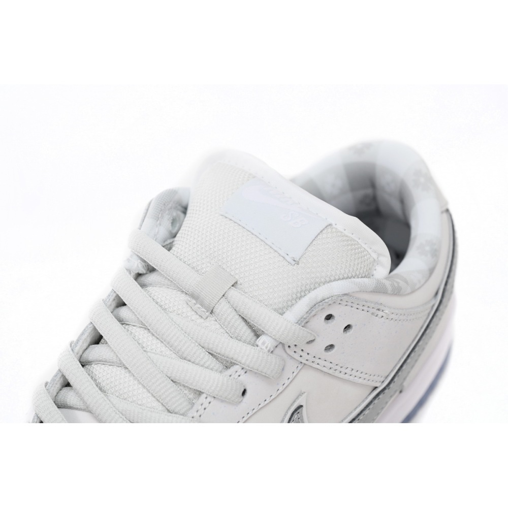 CONCEPTS × Nike Dunk SB Low White Lobster FD8776-100