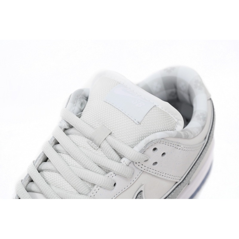 CONCEPTS × Nike Dunk SB Low White Lobster FD8776-100