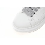 Alexander McQueen Sneaker Loose Drilling