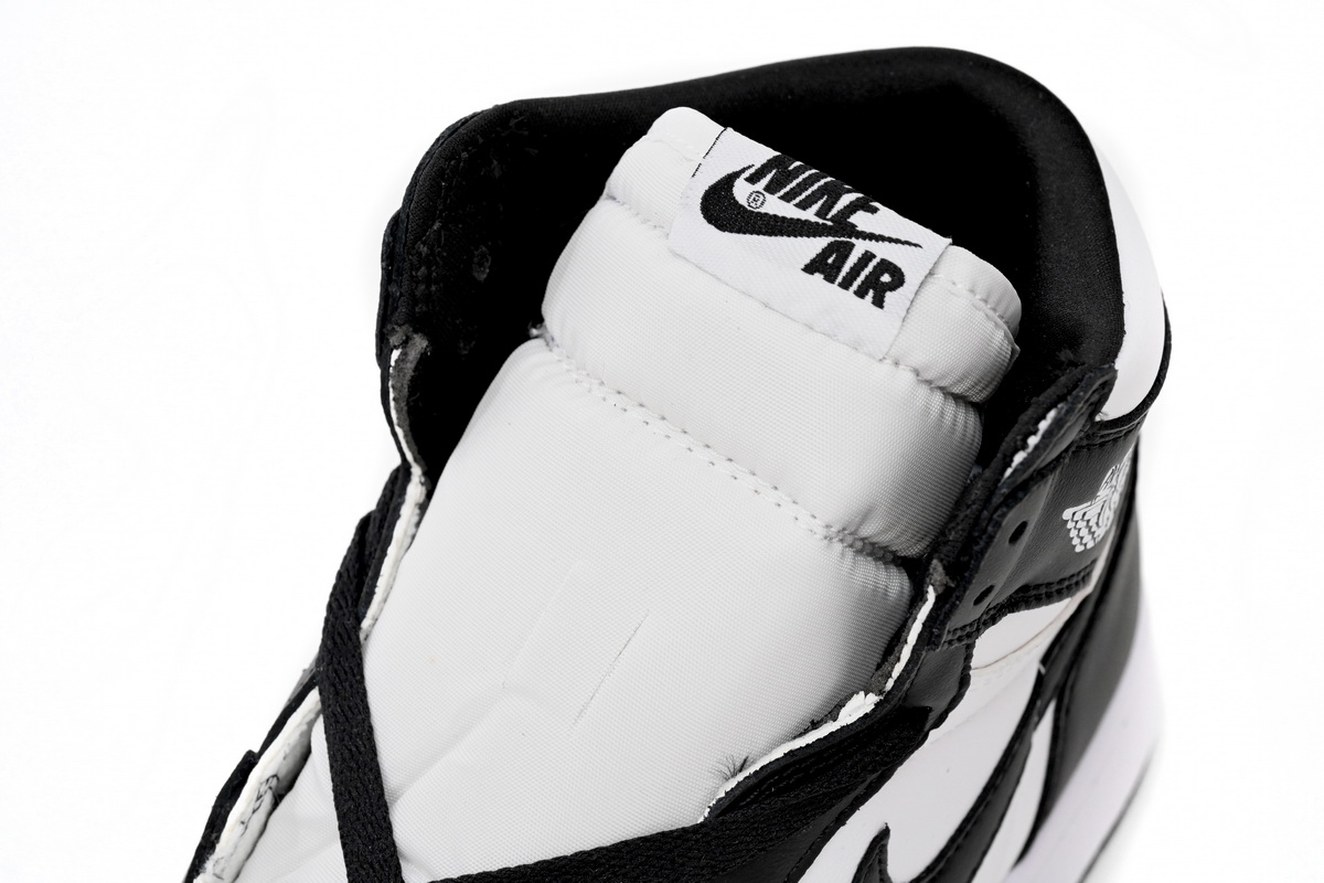 Air Jordan 1 Retro High OG Black White 555088-010