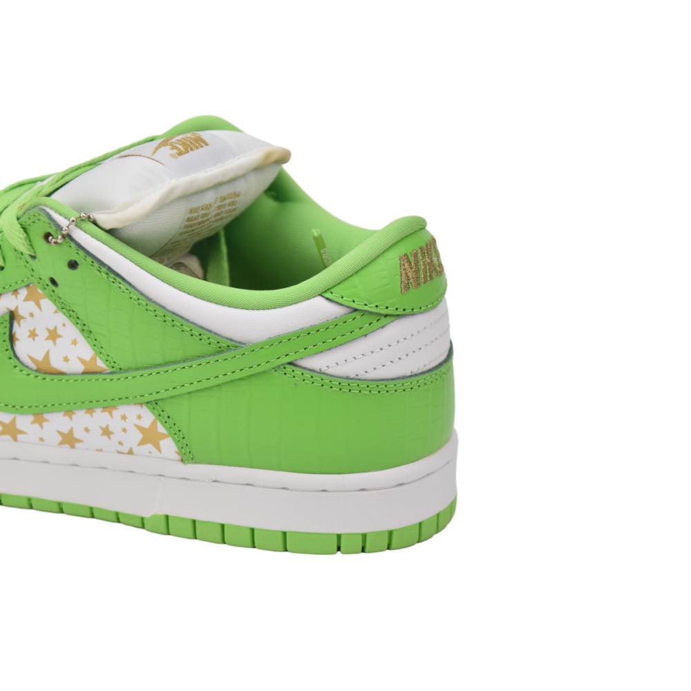Supreme x Nike SB Dunk Low "Green Stars” DH3228-101 