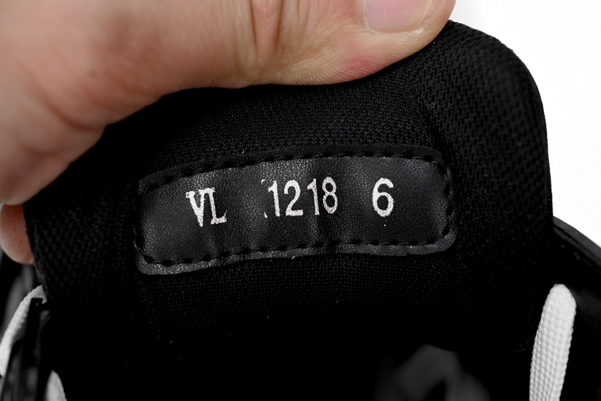 Louis Vuitton Trainer All Black Embossing