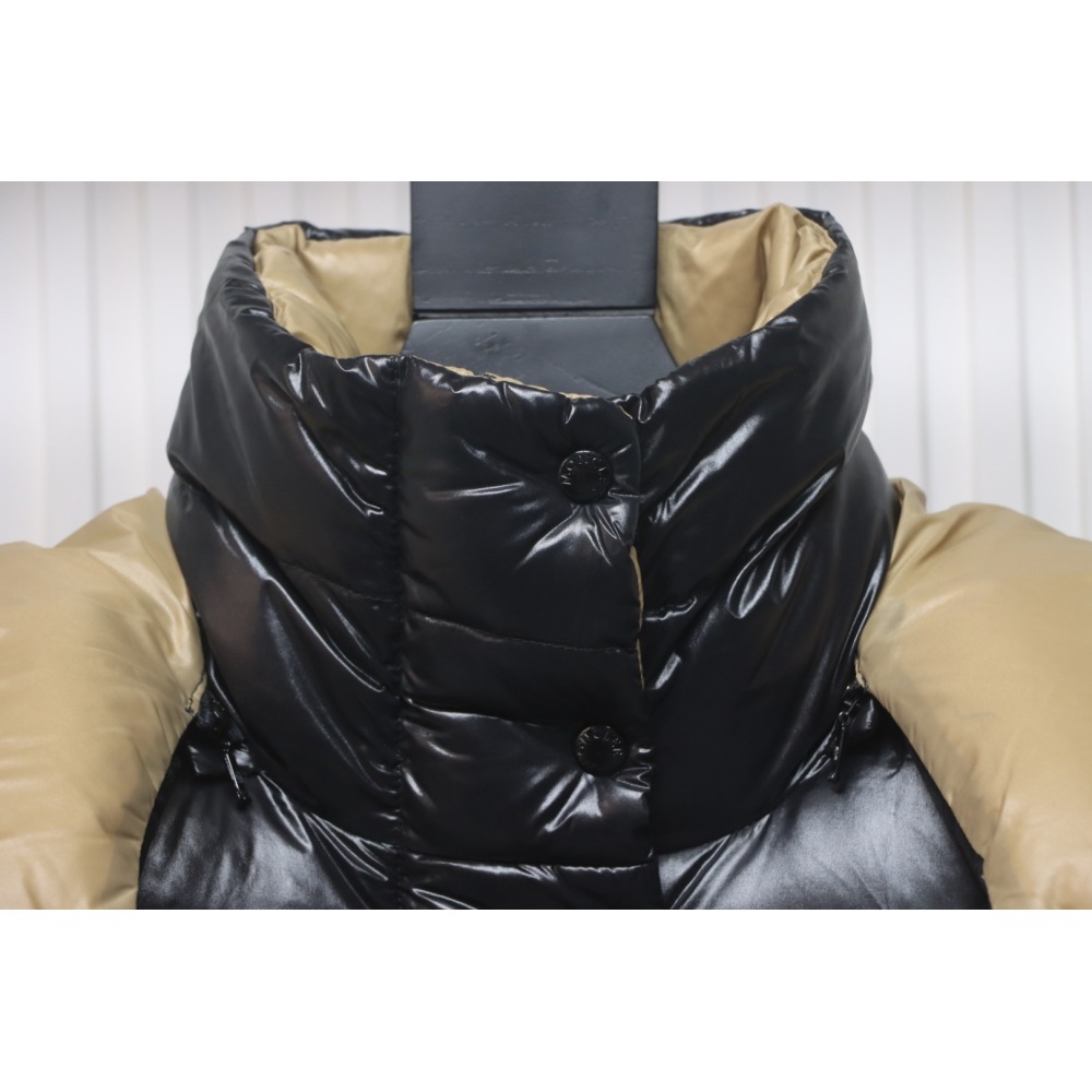 Moncler Luzule New Classic Short Down Detachable Hooded Vest