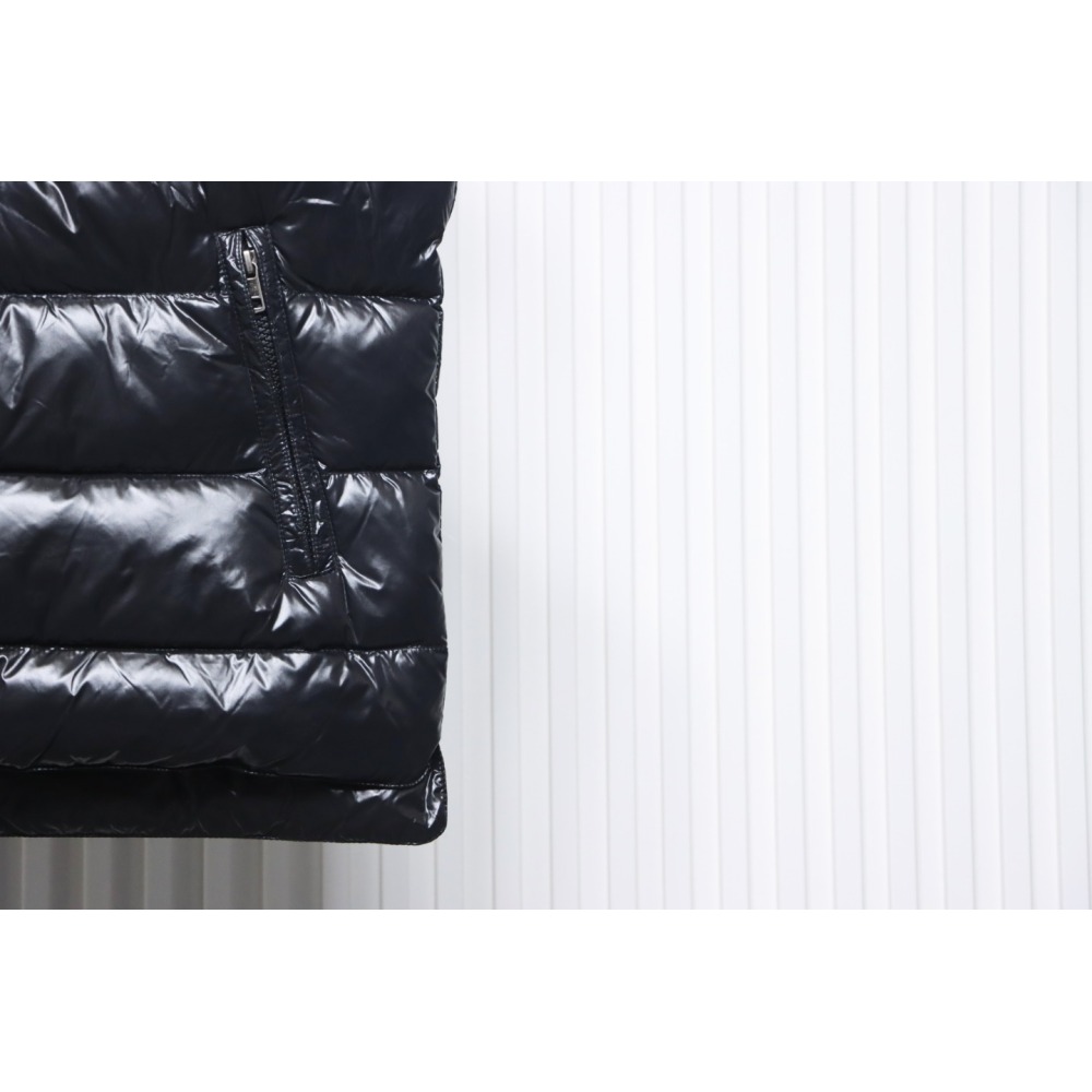 Moncler stand up vest black flocked label down