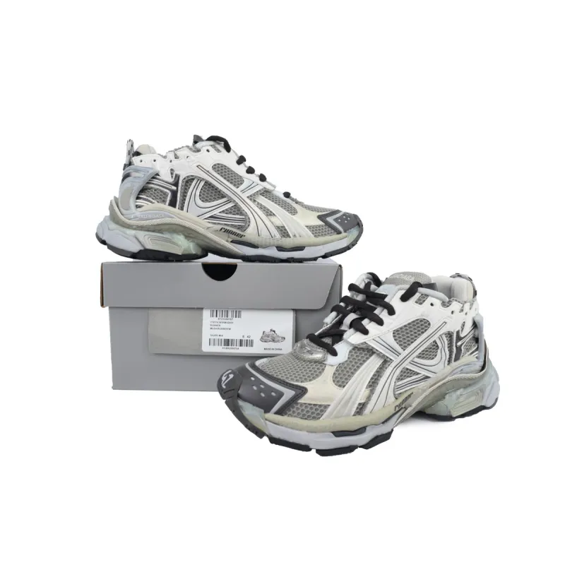  Balenciaga Runner Sneaker 'Grey Brown' 772774 W3RMU 2000