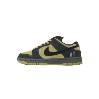 Nike Supreme x Dunk Low SB 'Camper Green' HQ8487-300 01