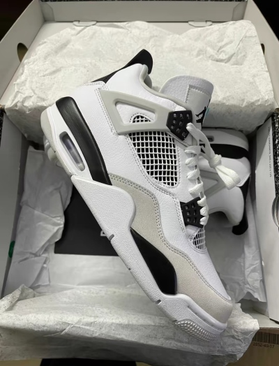 Air Jordan 4 Retro Military Black DH6927-11 review Fitch Henrietta 01