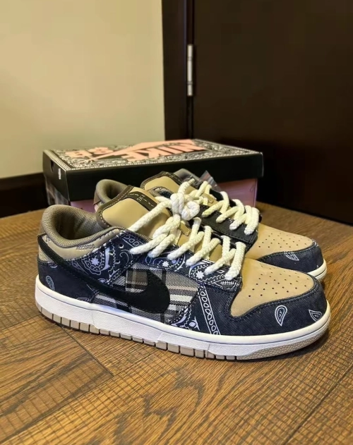 Dope Sneakers Travis Scott x Nike SB Dunk Low CT5053-001  review 