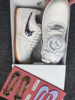 Travis Scott x Nike Air Force 1“White” AQ4211-100 review Duke Carter 02