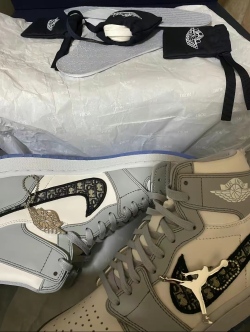 Dior x Air Jordan 1 High OG  CN8607-002 review Elliot Dierser 03
