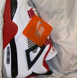 Air Jordan 4 Fire Red  DC7770-160 review Thera Abraham 01