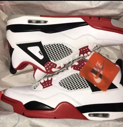 Air Jordan 4 Fire Red  DC7770-160 review Thera Abraham 01