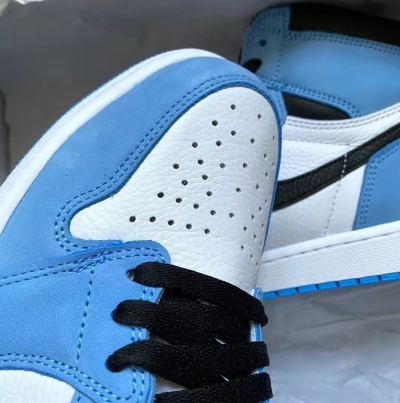 Air Jordan 1 Retro High White University Blue Black 555088-134(TOP quality) review Humphrey Alice 01