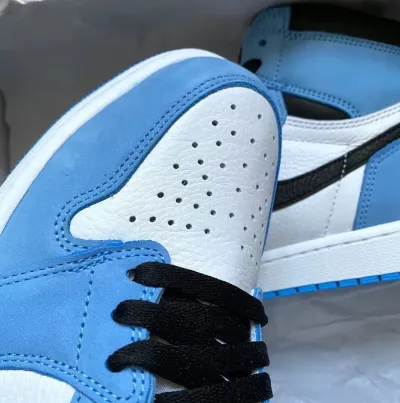 Air Jordan 1 Retro High White University Blue Black 555088-134(TOP quality) review Humphrey Alice 01