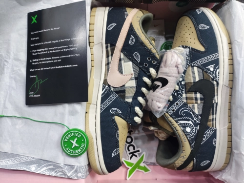 Dope Sneakers Travis Scott x Nike SB Dunk Low CT5053-001  review 