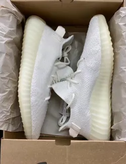 Dope sneakers Yeezy Boost 350 V2 Cream/Triple White CP9366 review Odelette Washington