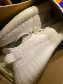 Dope sneakers Yeezy Boost 350 V2 Cream/Triple White CP9366 review Audrey Malan