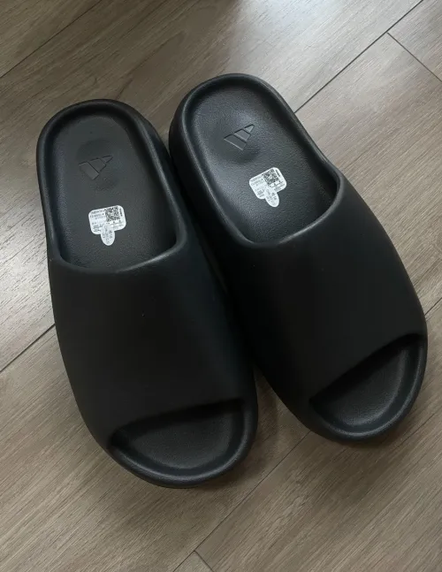 Dope sneakers Adidas Yeezy Slide Reps Onyx HQ6448  review 