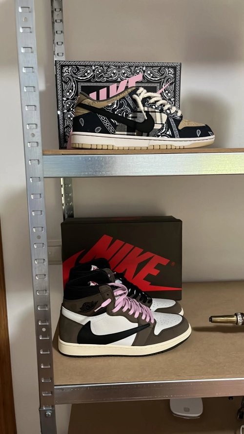 Dope Sneakers Travis Scott x Nike SB Dunk Low CT5053-001  review 