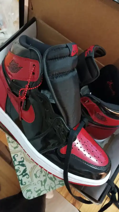 Air Jordan 1 High OG Bred Patent 555088-063 review 