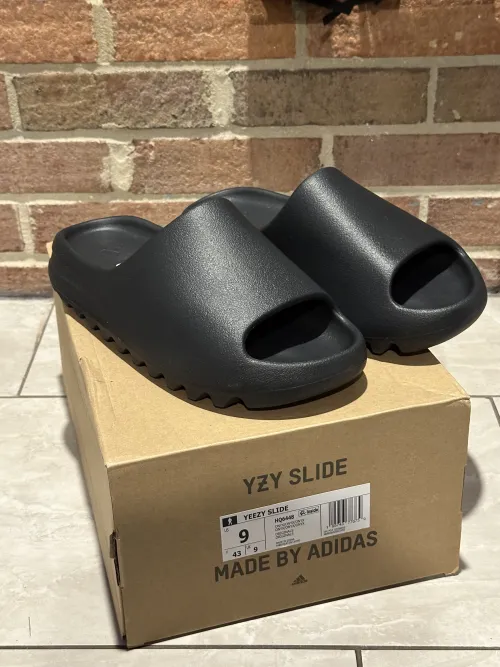 Dope sneakers Adidas Yeezy Slide Reps Onyx HQ6448  review 