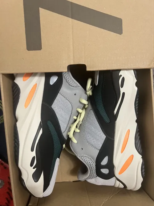 Yeezy Boost 700 OG“Wave Runner” B75571 review 