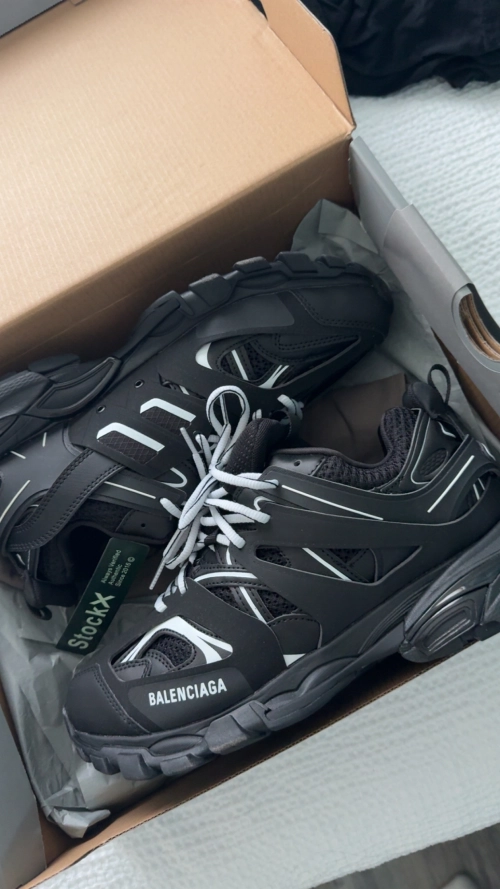  Balenciaga Track Black White 542023 W1HB 1912 review 