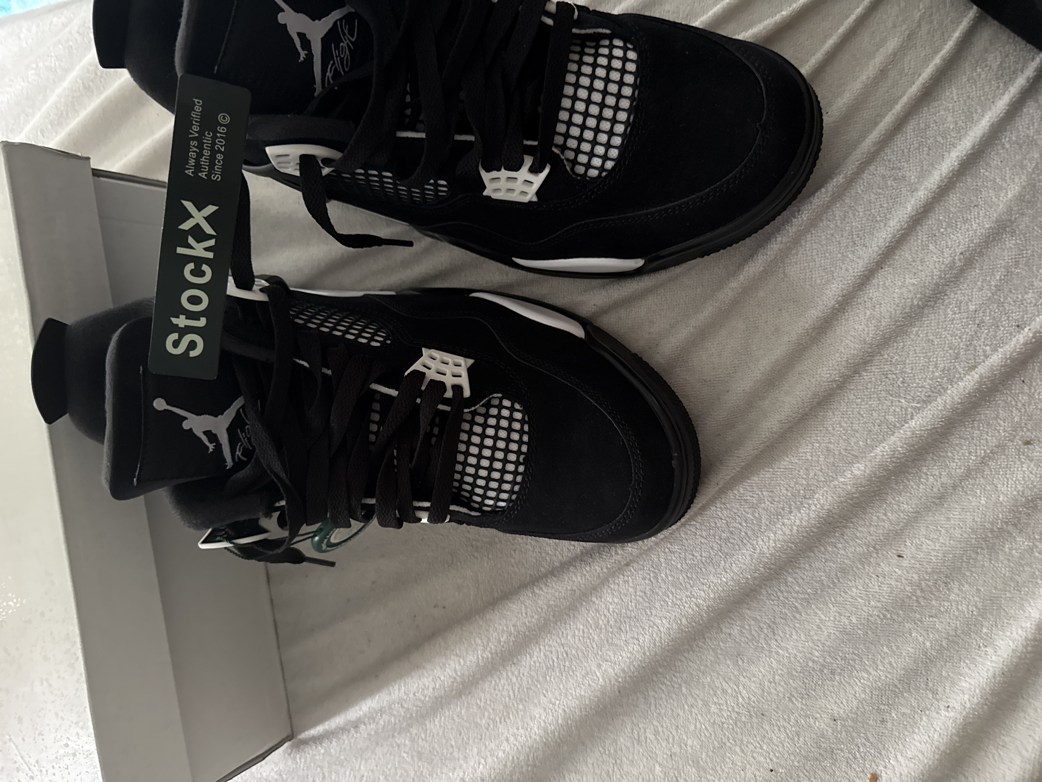 Air Jordan 4 Retro White Thunder FQ8138-001(Top Quality) review Hosam obaid 01