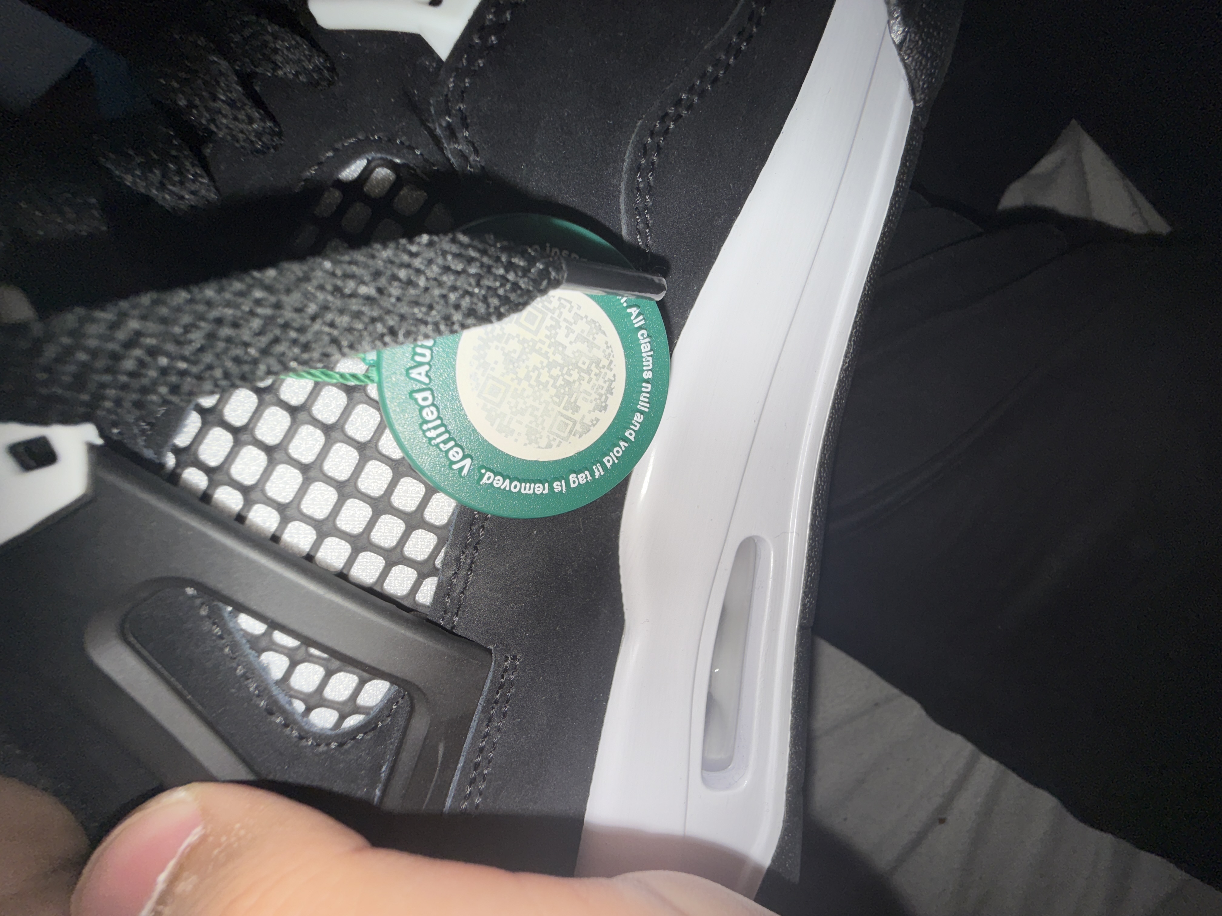 Air Jordan 4 Retro White Thunder FQ8138-001(Top Quality) review Hosam obaid 03