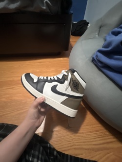 Air Jordan 1 Retro High OG 'Dark Mocha'  555088-105（GET） review Araon 02