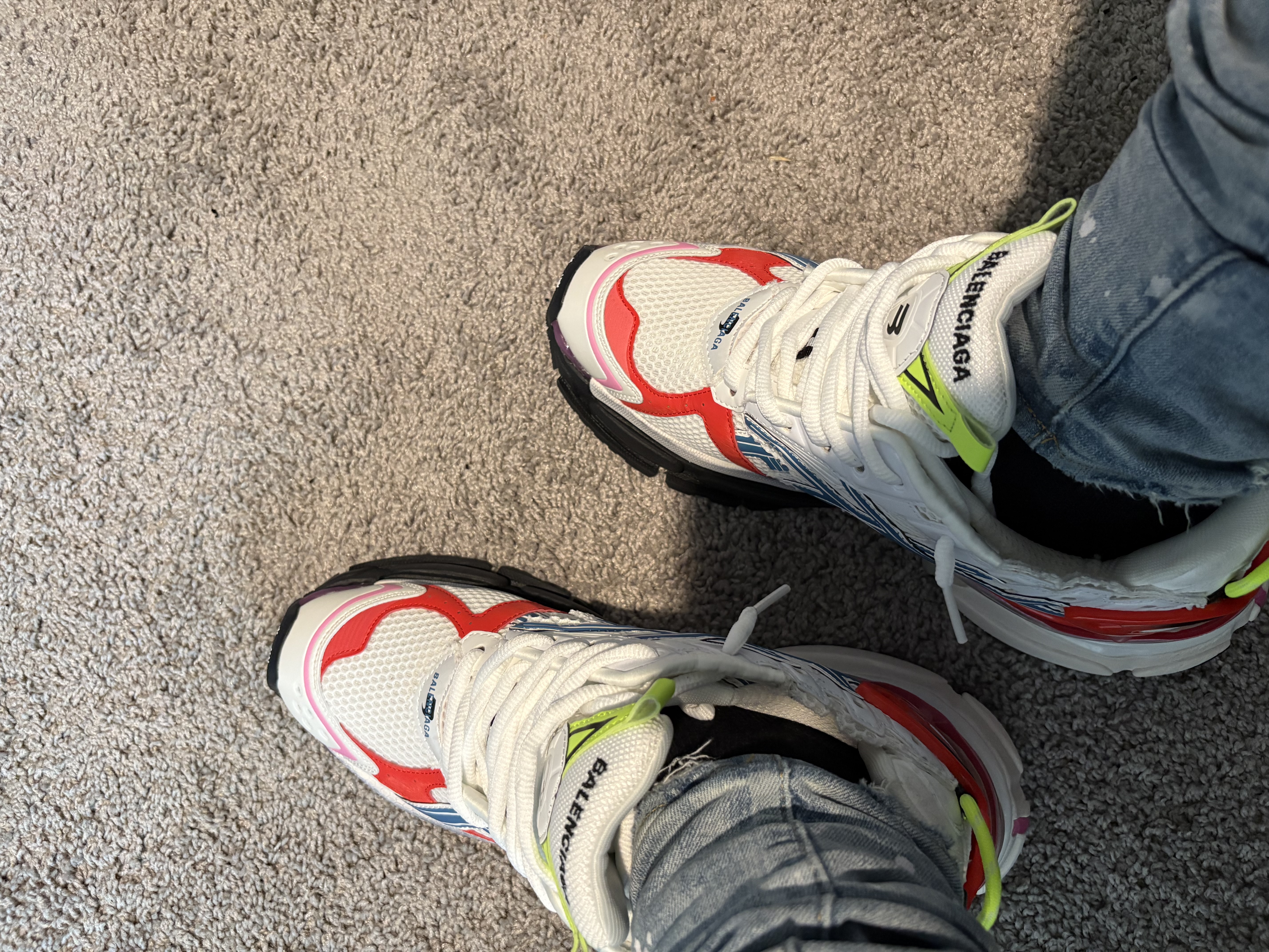 Balenciaga Runner White Blue Red 677402 W3RB6 9645 review Mrwalkemdownwitahardboiledegg 01