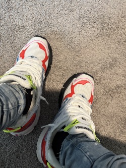 Balenciaga Runner White Blue Red 677402 W3RB6 9645 review Mrwalkemdownwitahardboiledegg 02
