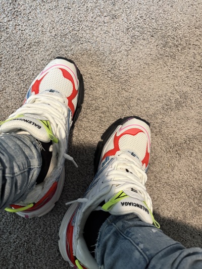 Balenciaga Runner White Blue Red 677402 W3RB6 9645 review Mrwalkemdownwitahardboiledegg 01