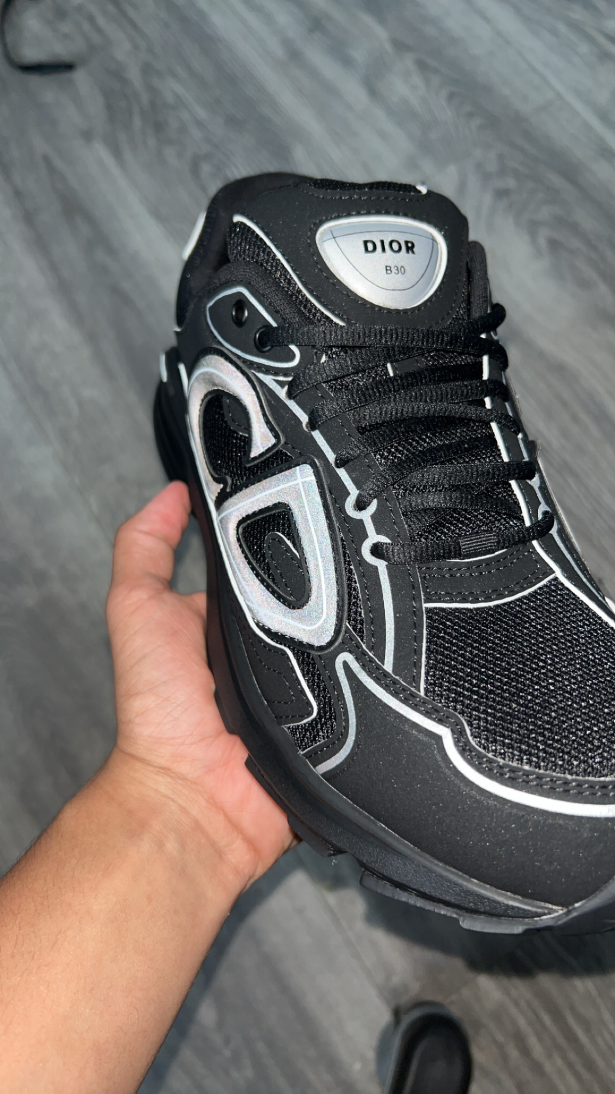 Dior B30 Triple Black 3SN279ZRF_H900 (Reflective) review quan 01