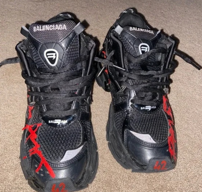 Balenciaga Runner Black And Red Characters 677402 W3RB1 0102 review Avery T 01