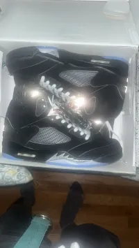 Air Jordan 5“Black Metallic Reimagined