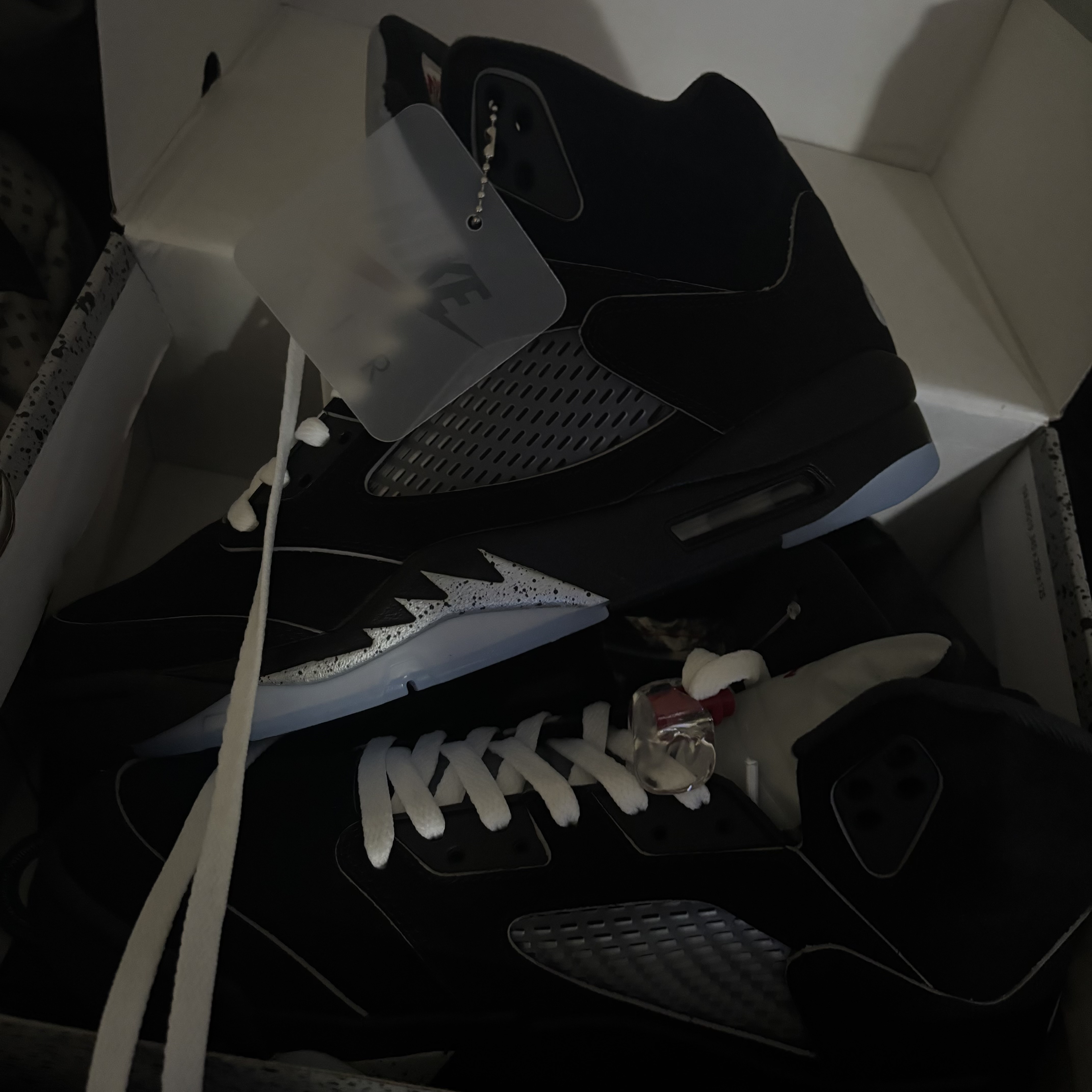 Air Jordan 5“Black Metallic Reimagined" HF3975-001 review Matthew 00